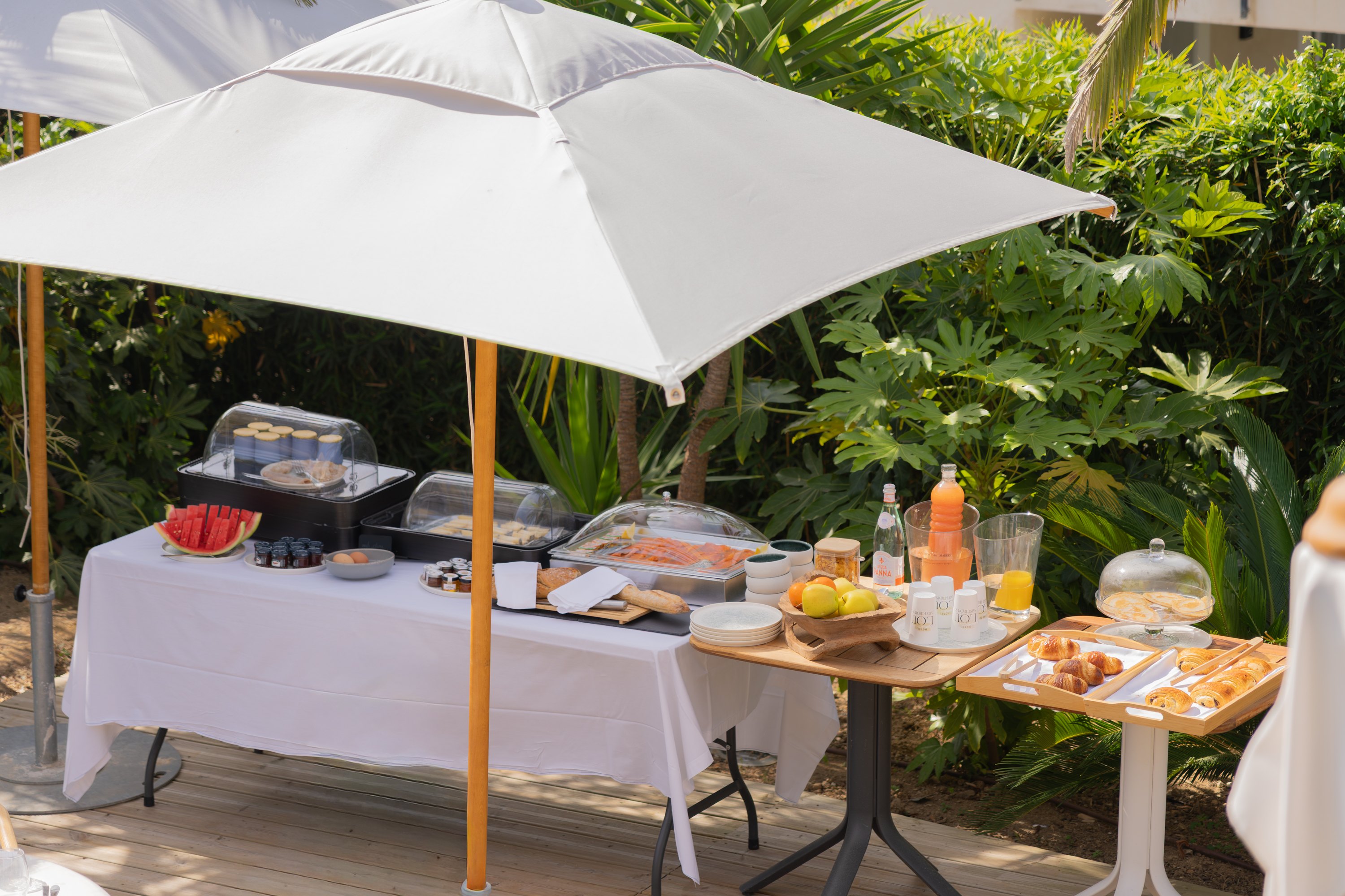 Petit-déjeuner au jardin